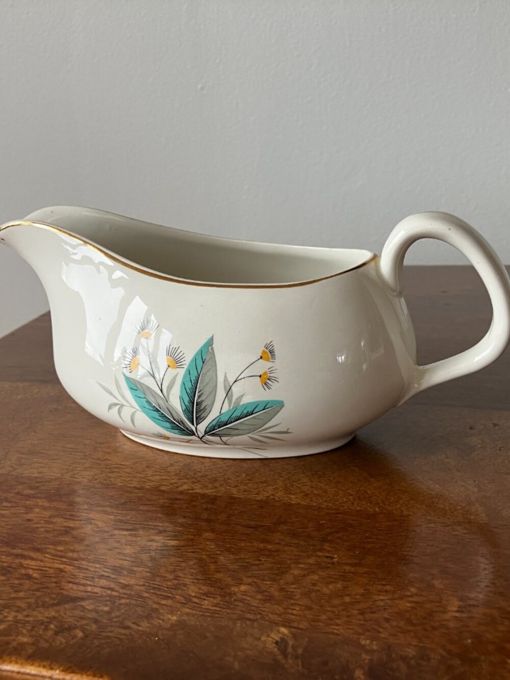Swinnertons Gravy Boat Nestor Vellum Staffordshire England Gold Trim